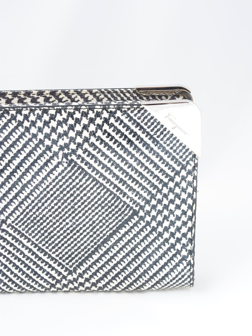 1990s Salvatore Ferragamo leather handbag with pied de poule print MR700725  Ferragamo 