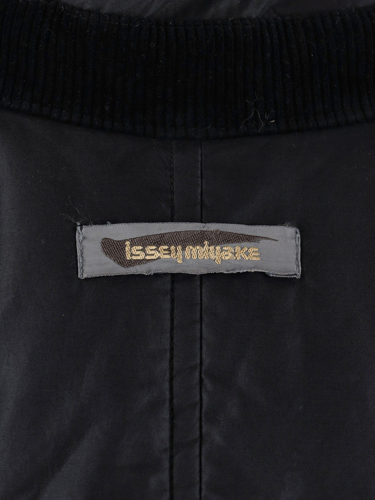  AR121  Issey Miyake 