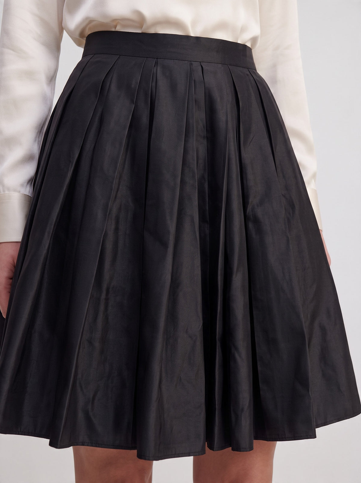 Moschino Cheap and Chic Black Flared Midi Skirt W191026.8  Moschino Cheap And Chic 