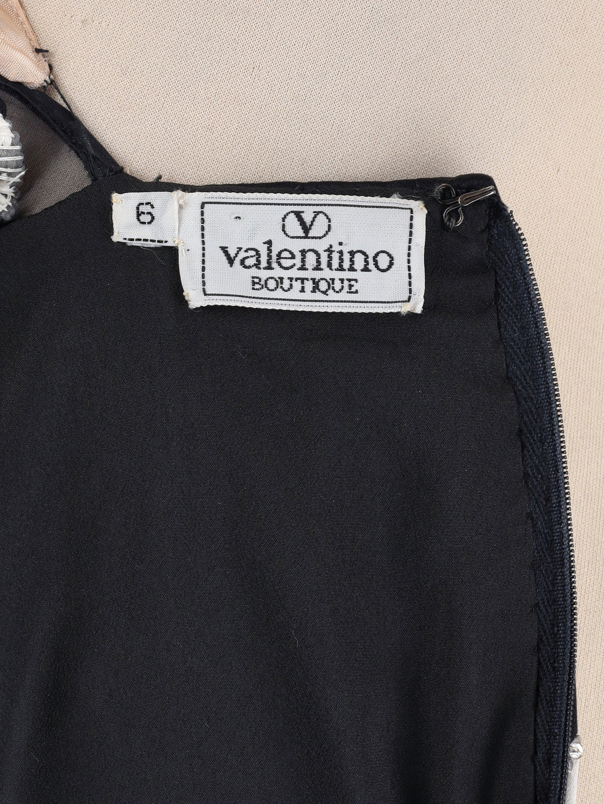 Valentino 1980s Dress in Black Silk Crepe AR012  Valentino 