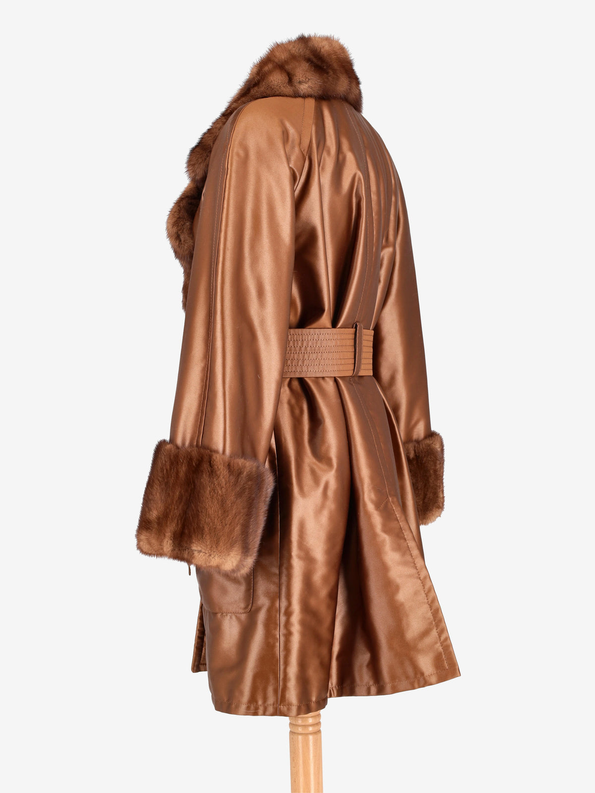 Mario Borsato Coat with Fur Details CVM26.6.98  Mario Borsato 