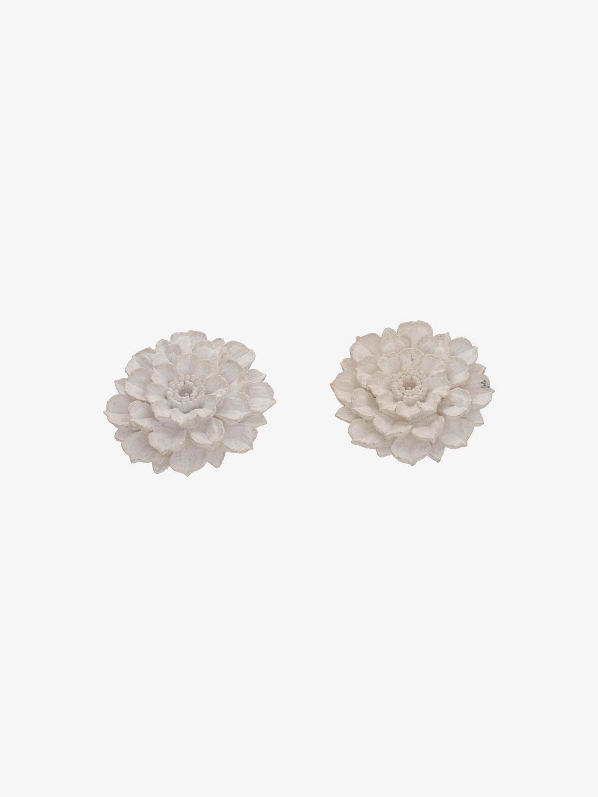 Vintage Oversized White Floral Earrings in Plastic W13426.31  Vintage 