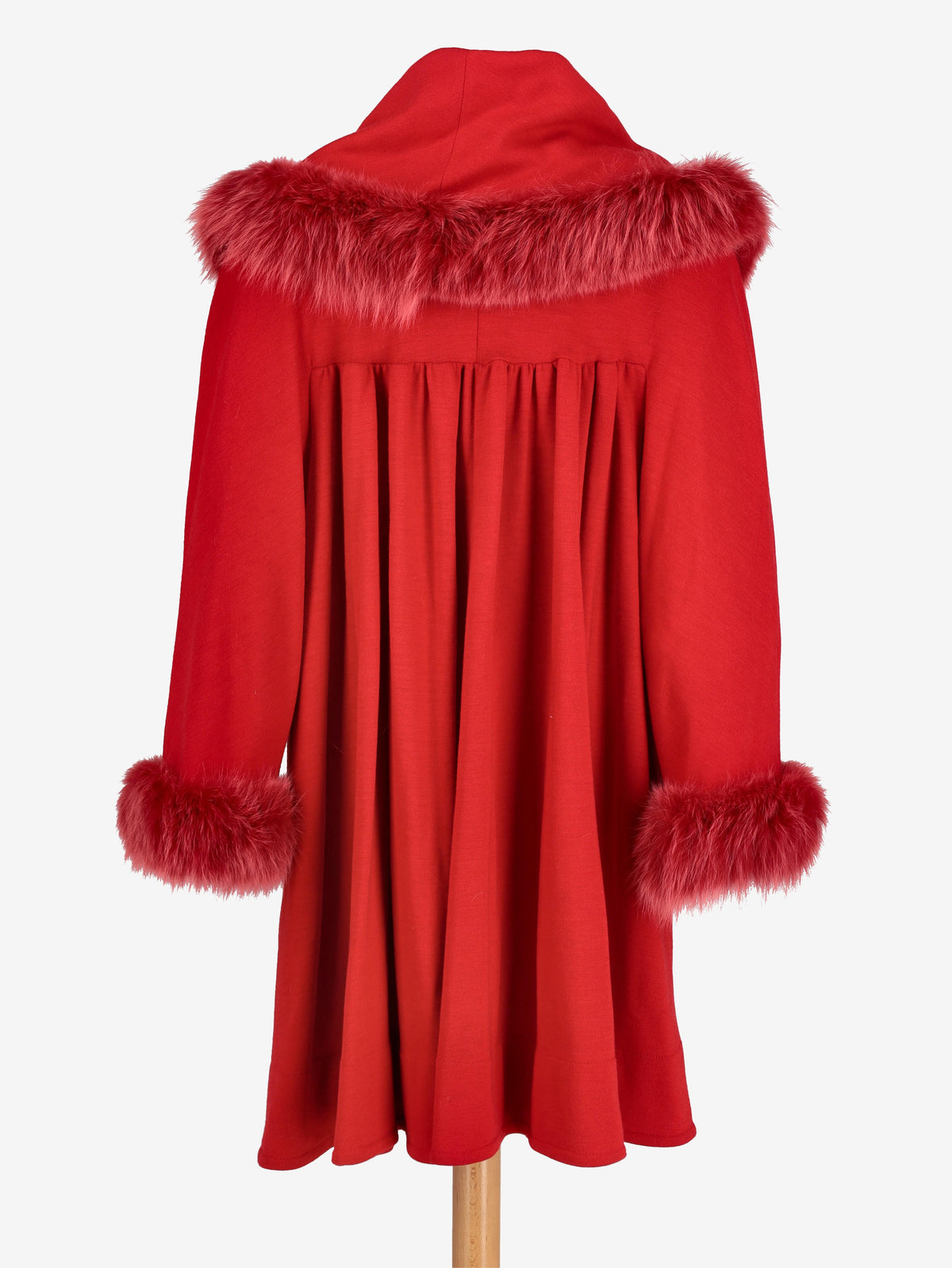 Vintage Red Coat With Fur W2511.115.09  Vintage 