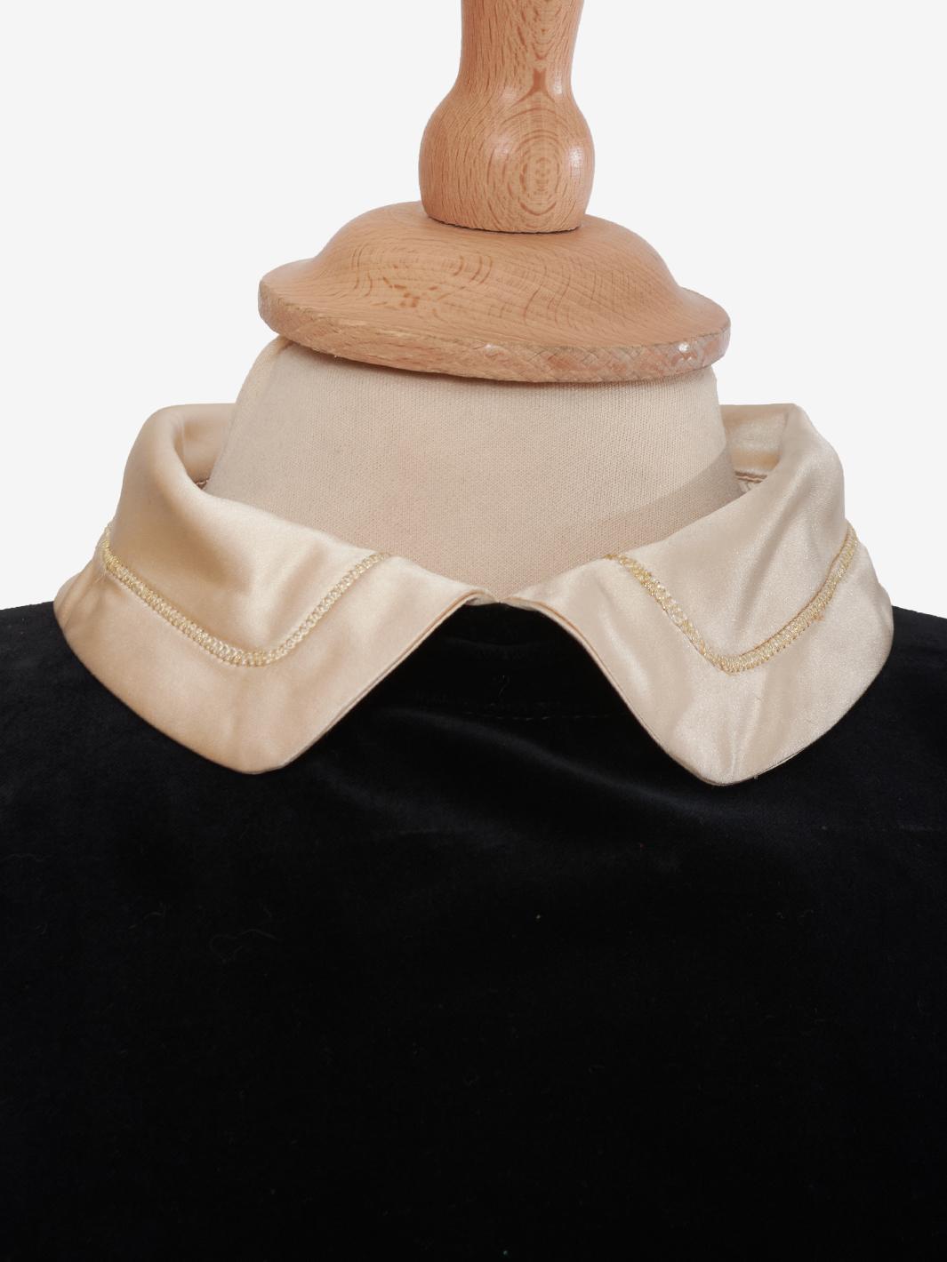Abito Gianni Versace in velluto nero con colletto in raso