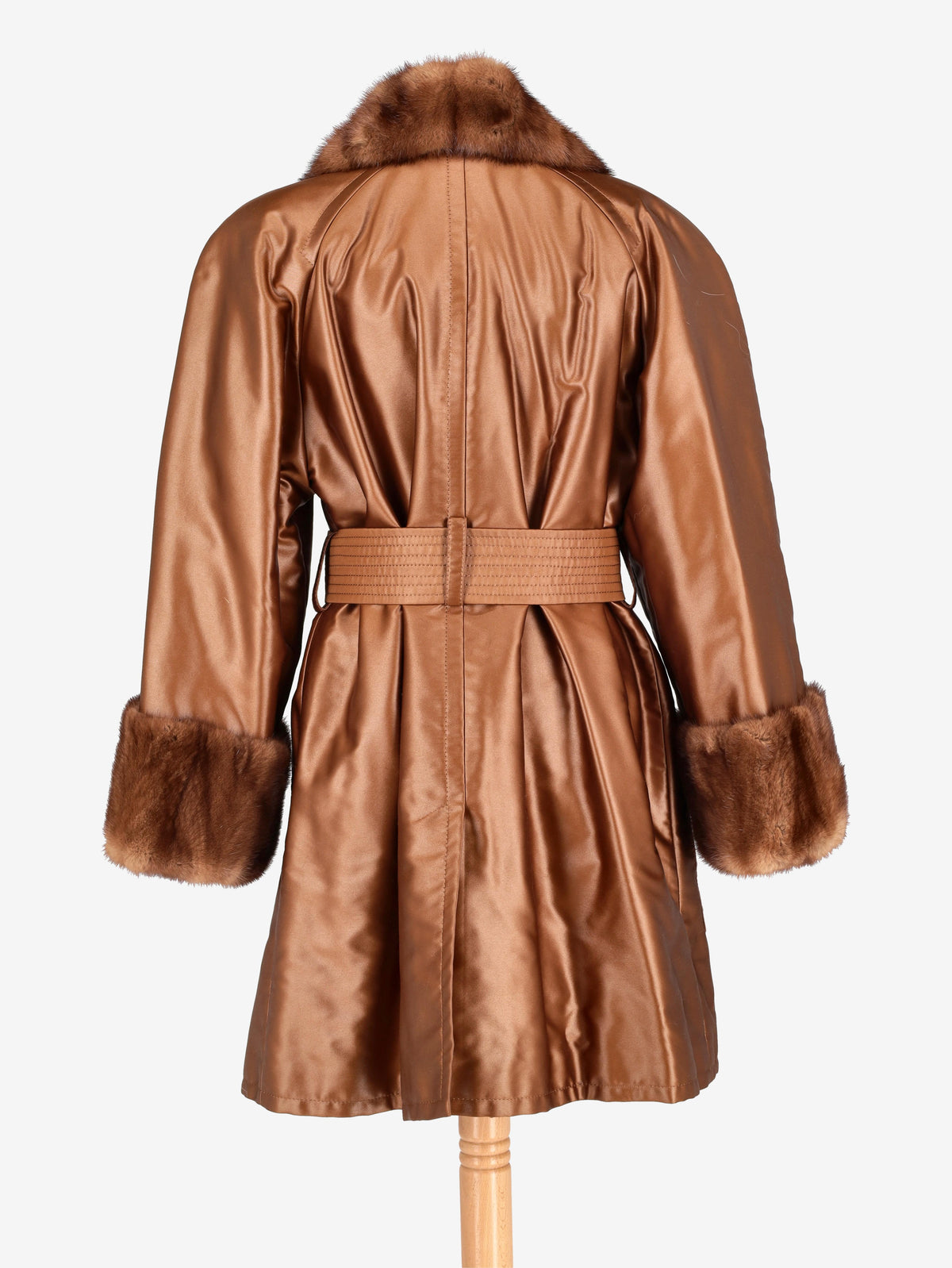 Mario Borsato Coat with Fur Details CVM26.6.98  Mario Borsato 