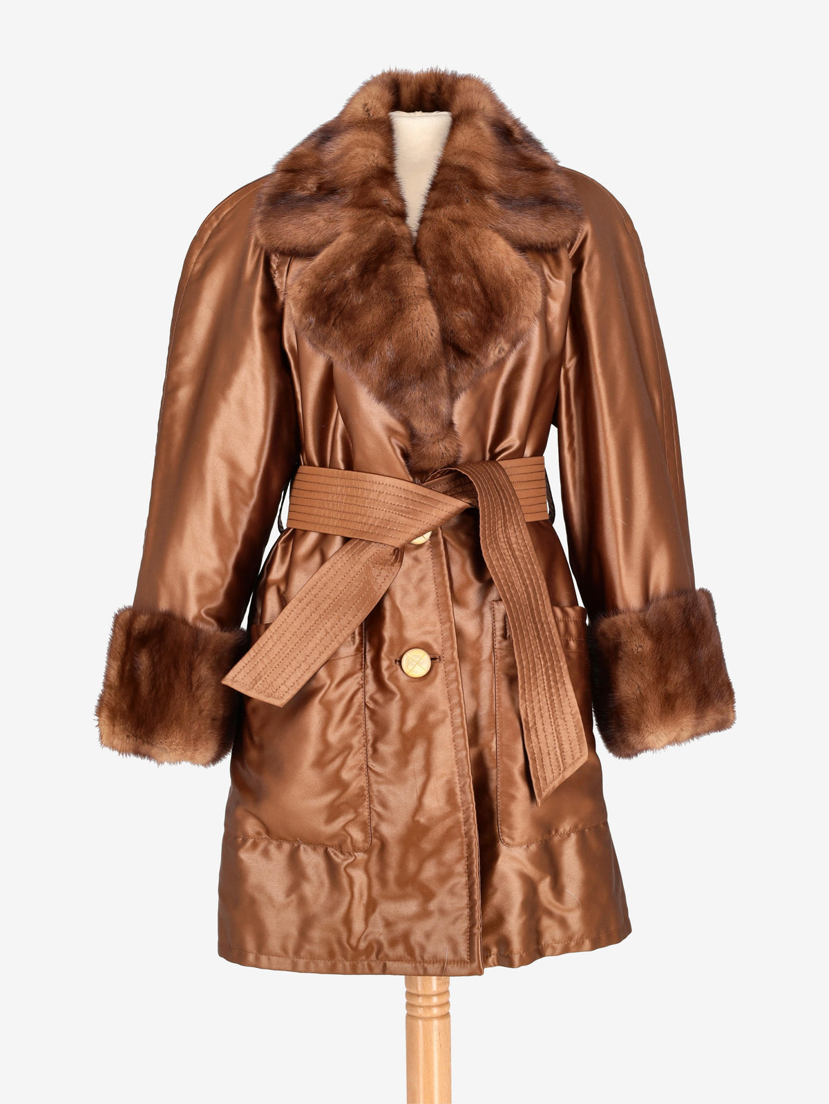 Mario Borsato Coat with Fur Details CVM26.6.98  Mario Borsato 