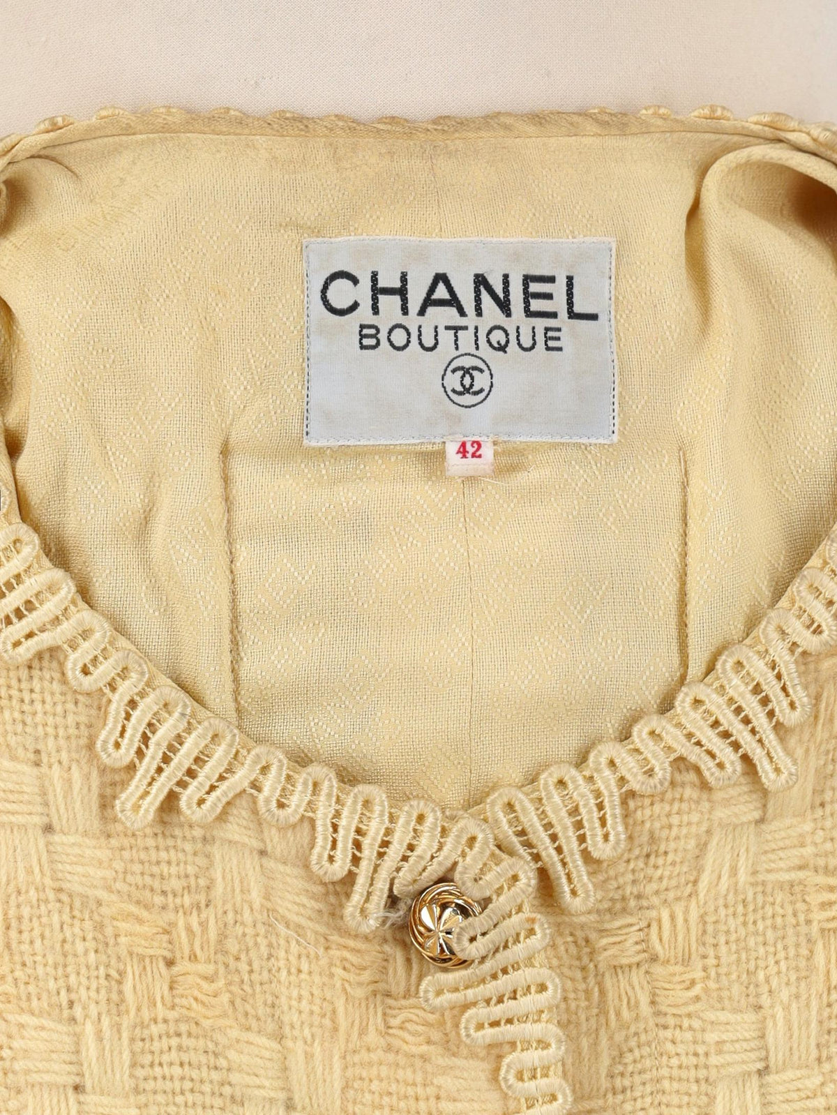 Chanel Boutique Yellow Wool Suit WCV13032025.81  Chanel 