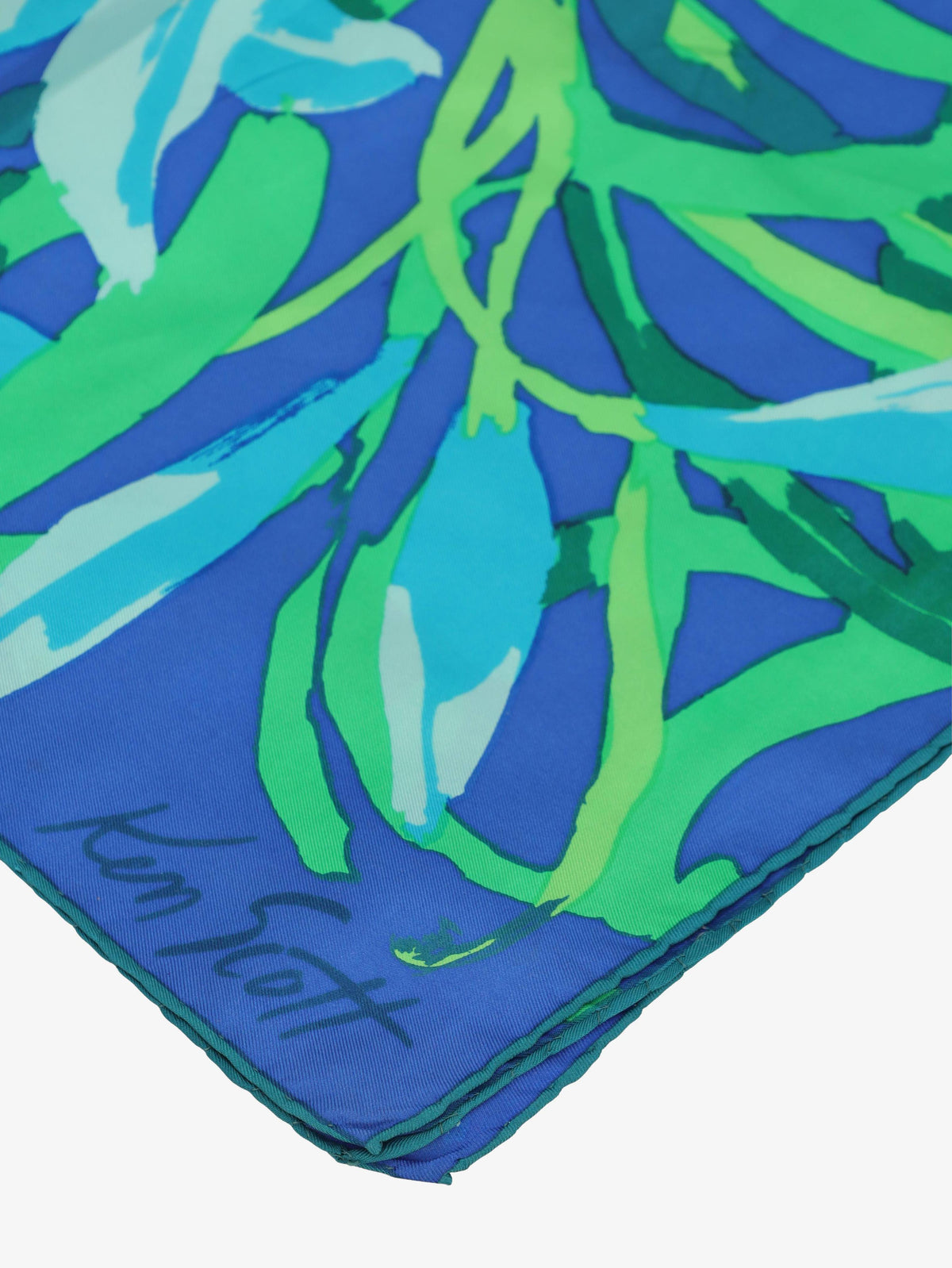 Vintage Flower Patterned Foulard WCV241010421.03  Ken Scott 
